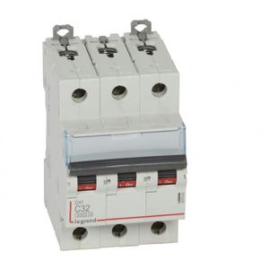 INTERRUPTOR TERMOMAGNETICO 3X32A, 25KA/220V, DX3, CURVA C